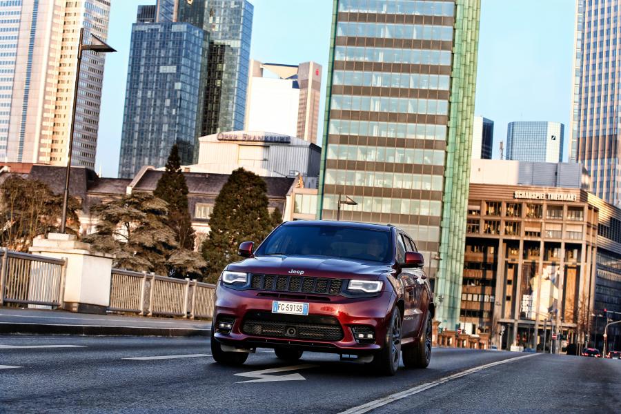  Jeep Grand Cherokee SRT 2016 года  (WW) (фото 6 из 9)